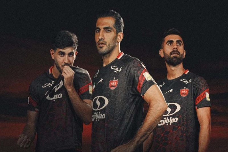 لباس دوم پرسپولیس 1404-1403